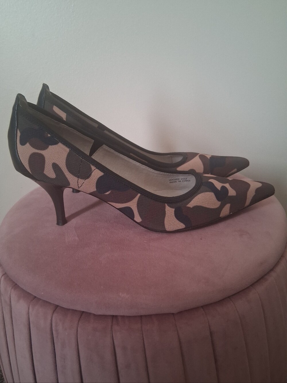 Tahari Dottie Camouflage Pointed-Toe Kitten Heel Pumps - Size 71/2 - Picture 4 of 10